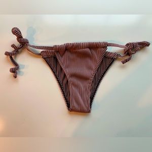 NWOT Cheeky String Bikini Bottoms, size small
